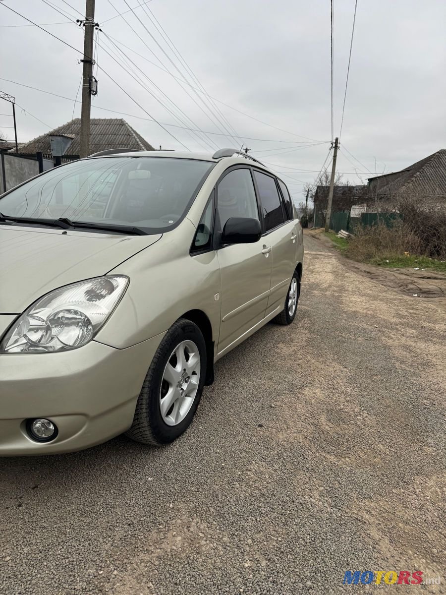 2002' Toyota Corolla Verso photo #3