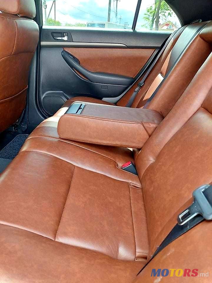 2004' Toyota Avensis photo #6