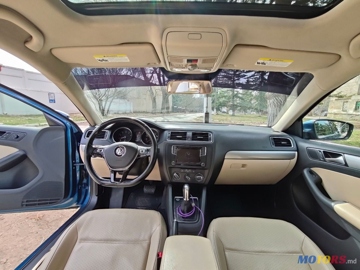 2017' Volkswagen Jetta photo #6