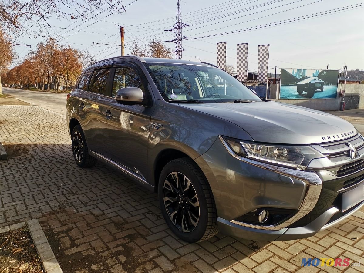 2015' Mitsubishi Outlander photo #1