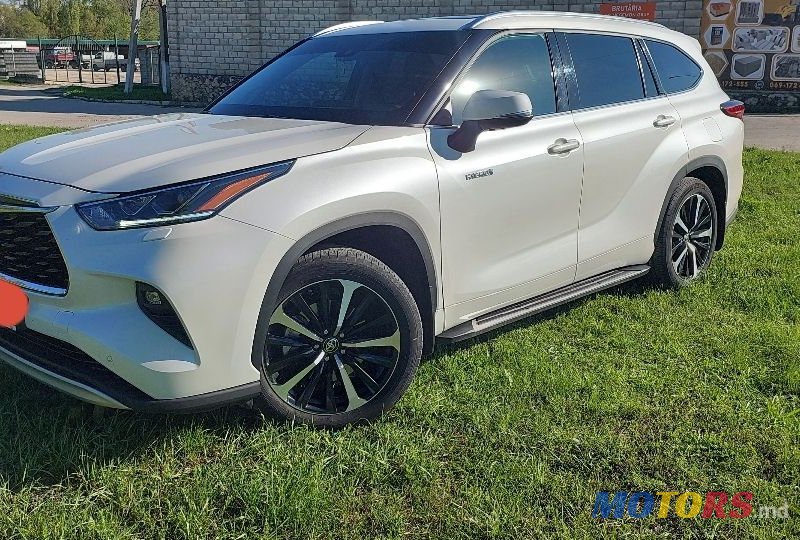 2021' Toyota Highlander photo #2