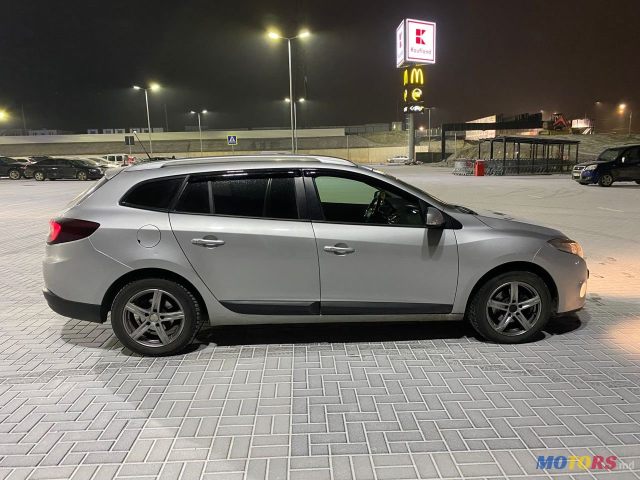 2011' Renault Megane photo #4