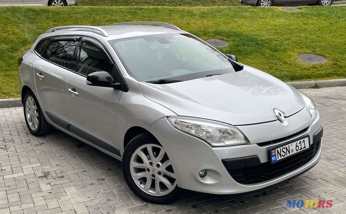 2011' Renault Megane photo #2