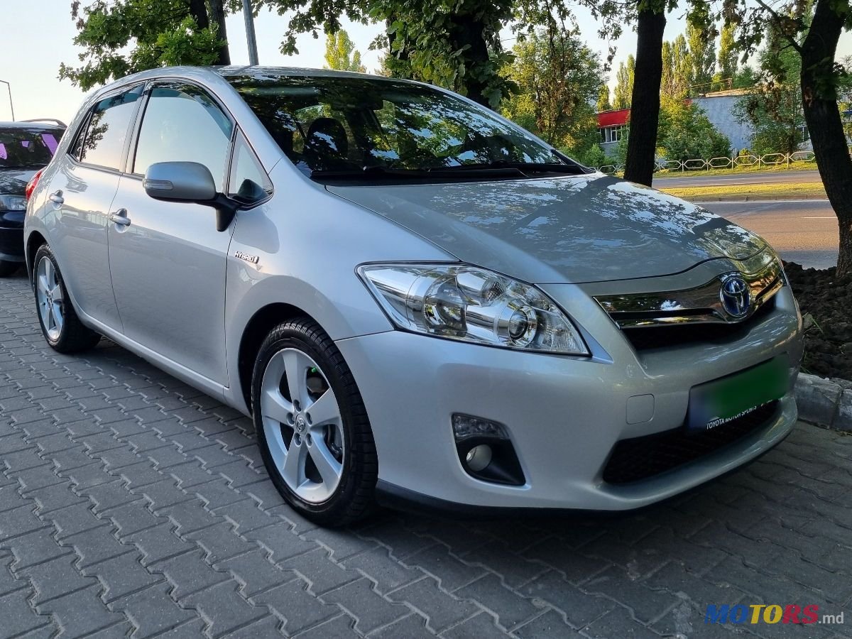 2011' Toyota Auris photo #1