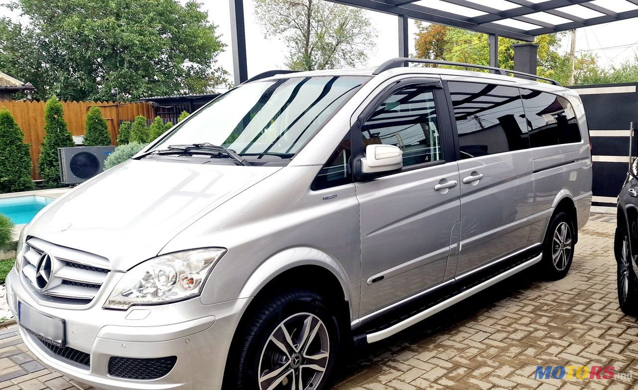 2011' Mercedes-Benz Viano photo #2