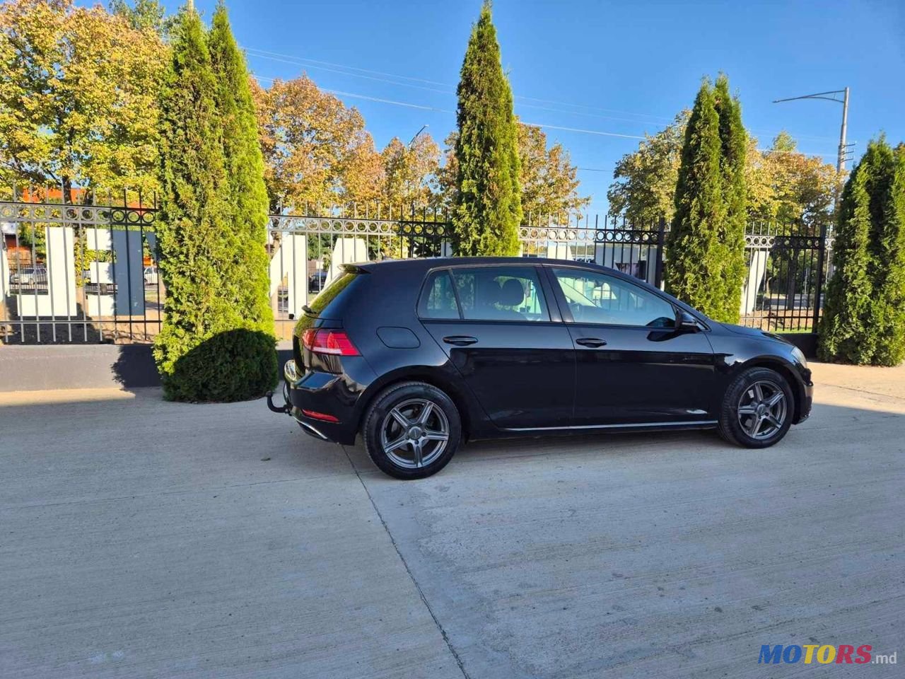 2020' Volkswagen Golf photo #1
