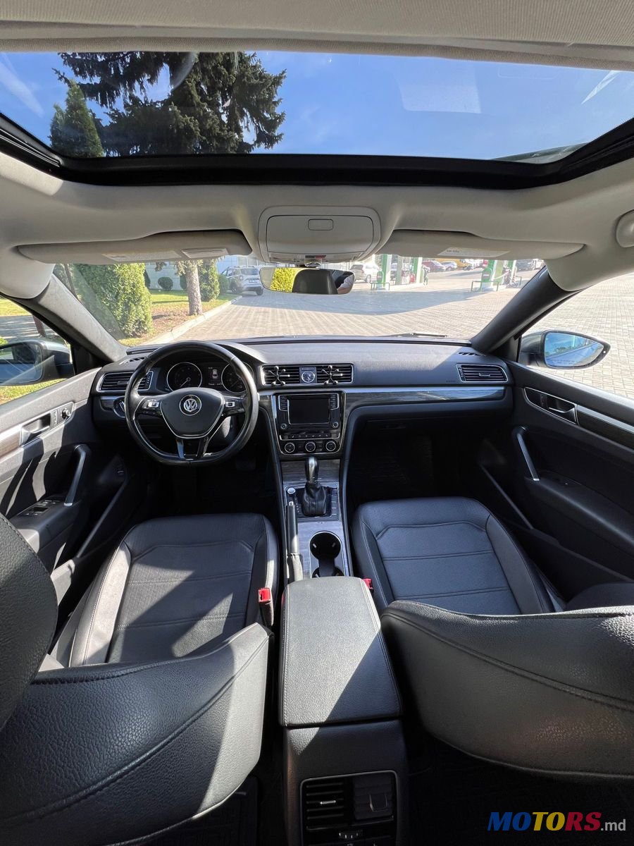 2017' Volkswagen Passat photo #5