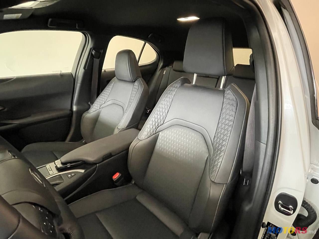 2022' Lexus UX photo #6