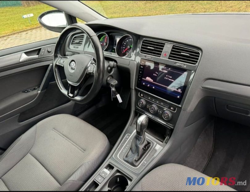 2020' Volkswagen Golf photo #6