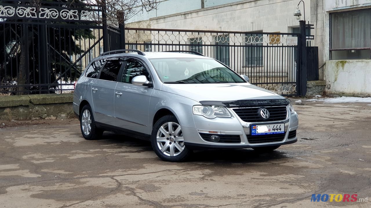 2009' Volkswagen Passat photo #2