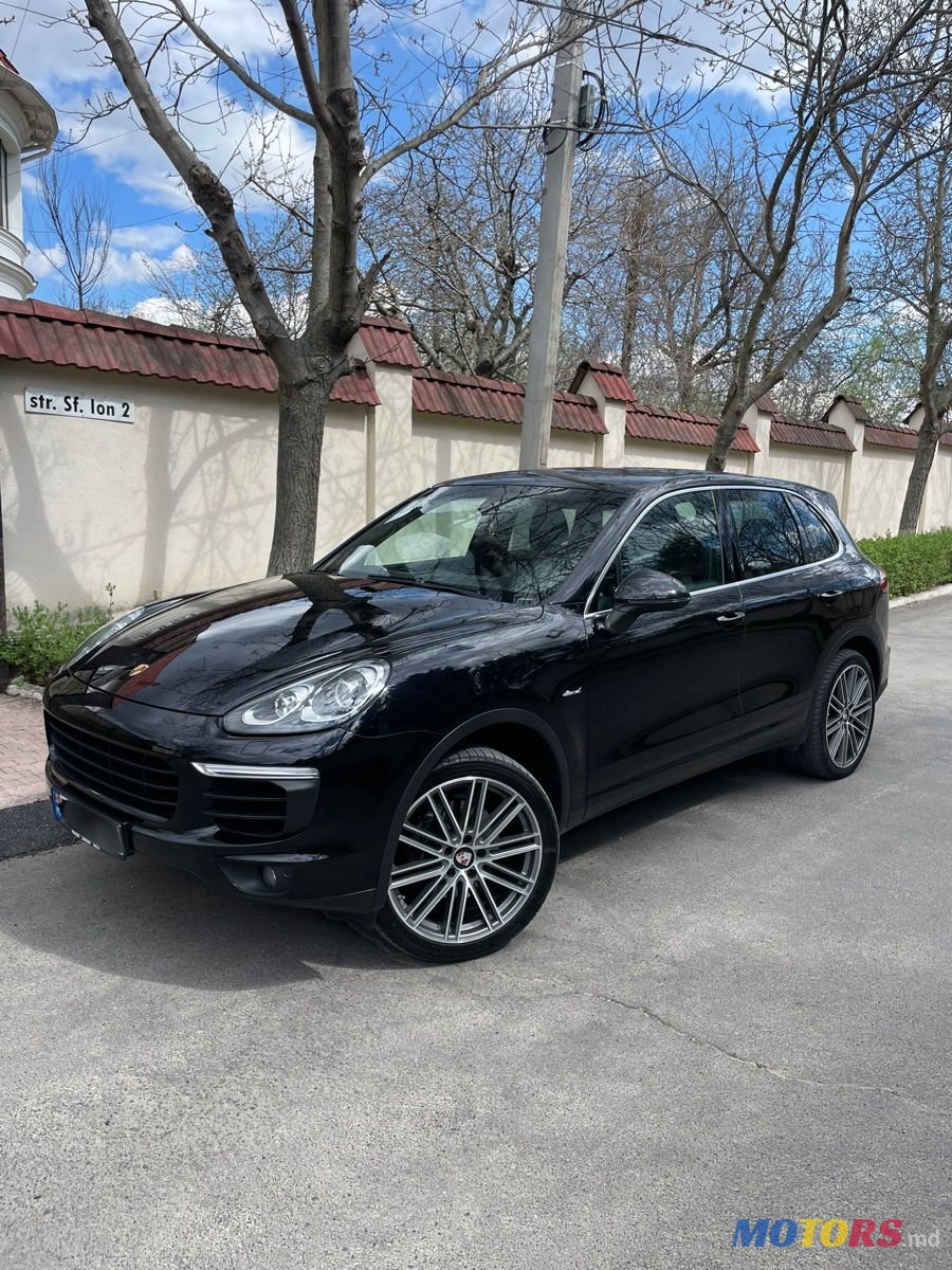 2015' Porsche Cayenne photo #2