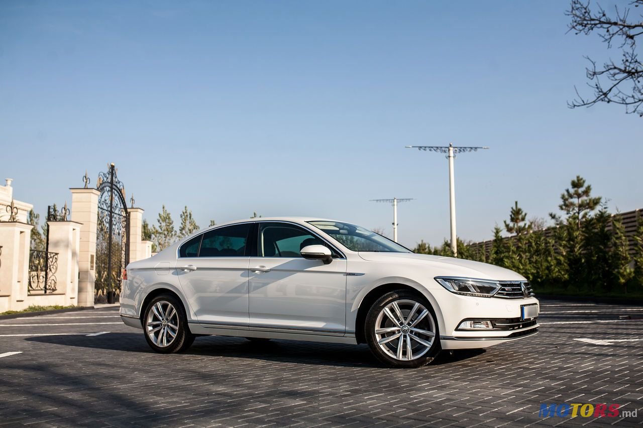 2017' Volkswagen Passat photo #3