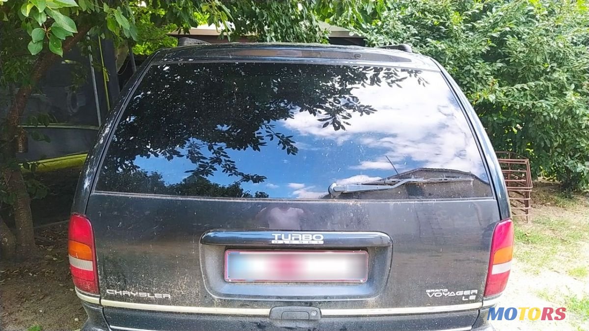 1999' Chrysler Voyager photo #2