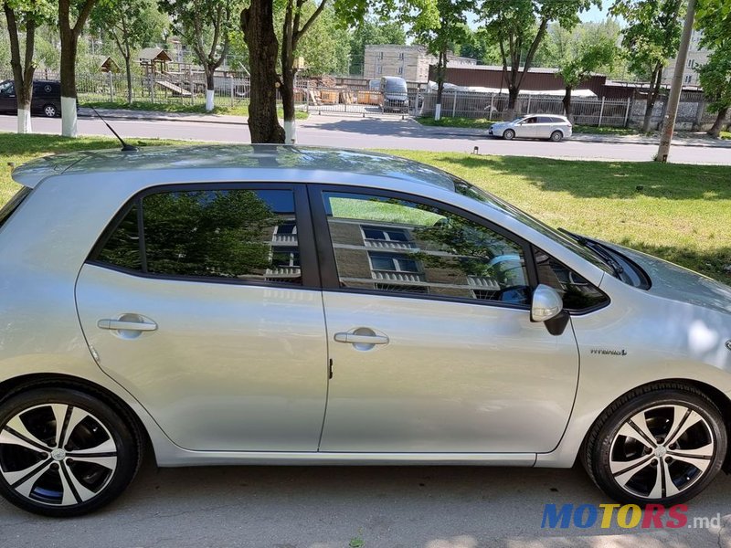2011' Toyota Auris photo #4