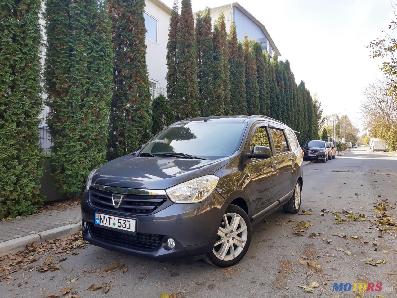 2013' Dacia Lodgy photo #3
