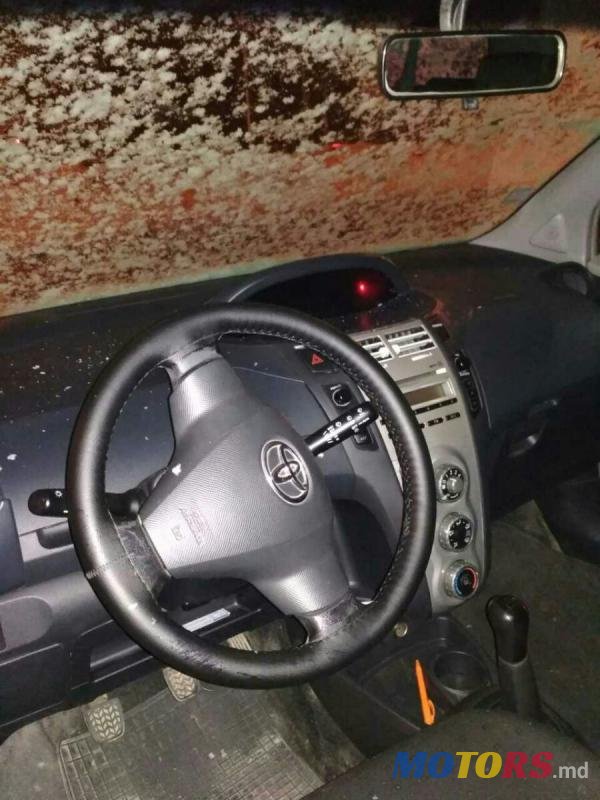 2008' Toyota Yaris photo #3