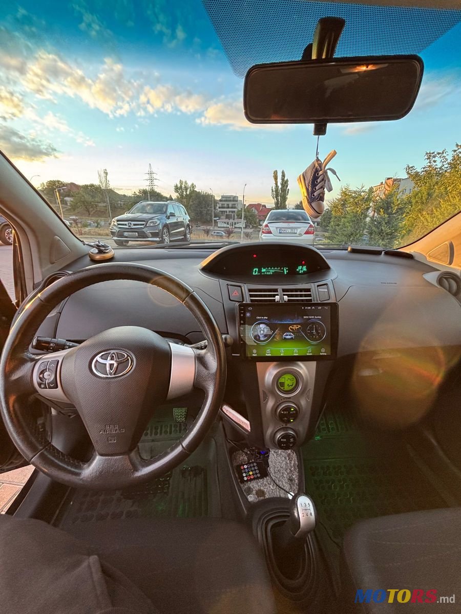 2008' Toyota Yaris photo #5