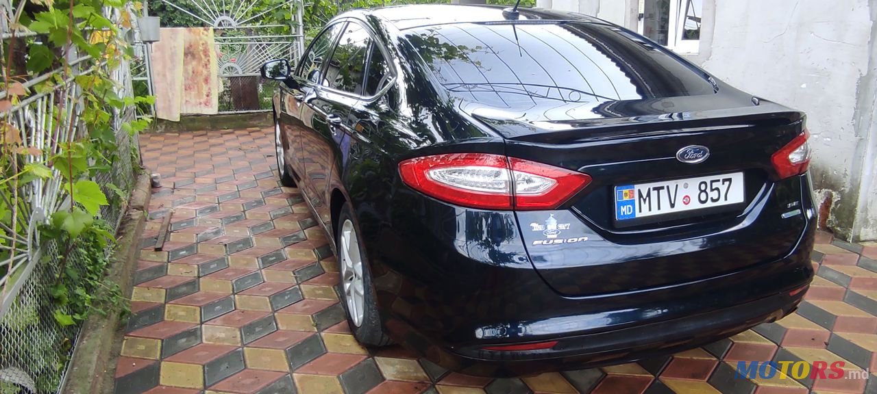 2013' Ford Fusion photo #2