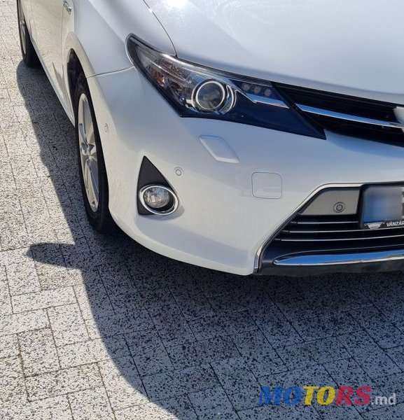 2015' Toyota Auris photo #3