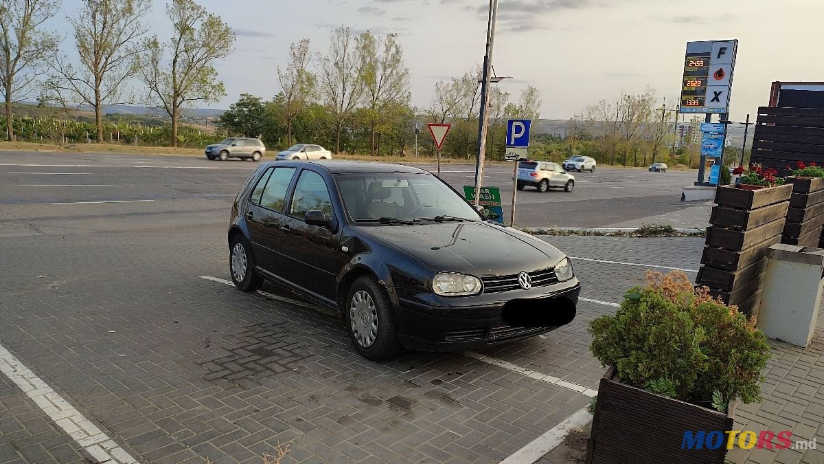 2003' Volkswagen Golf photo #1