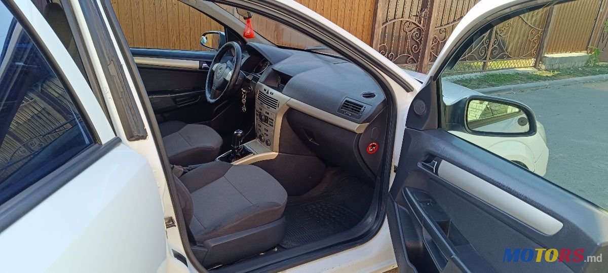 2008' Opel Astra photo #6