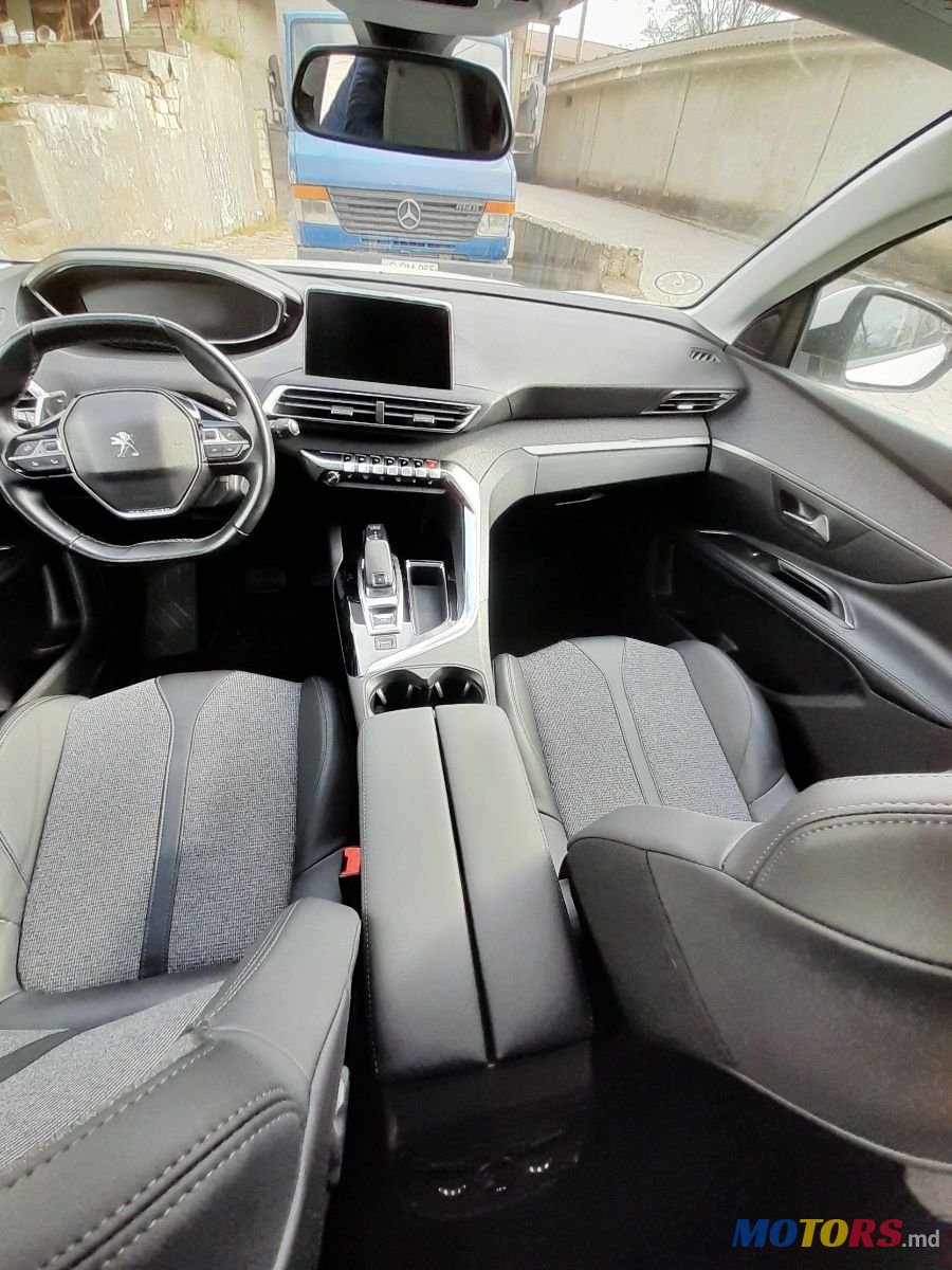 2019' Peugeot 5008 photo #2