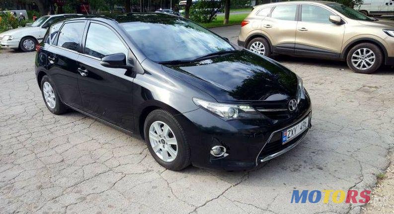 2013' Toyota Auris photo #1