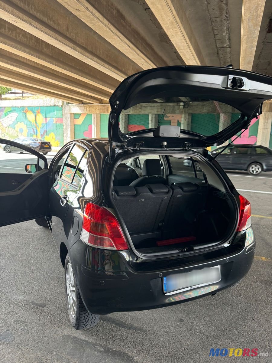 2009' Toyota Yaris photo #2