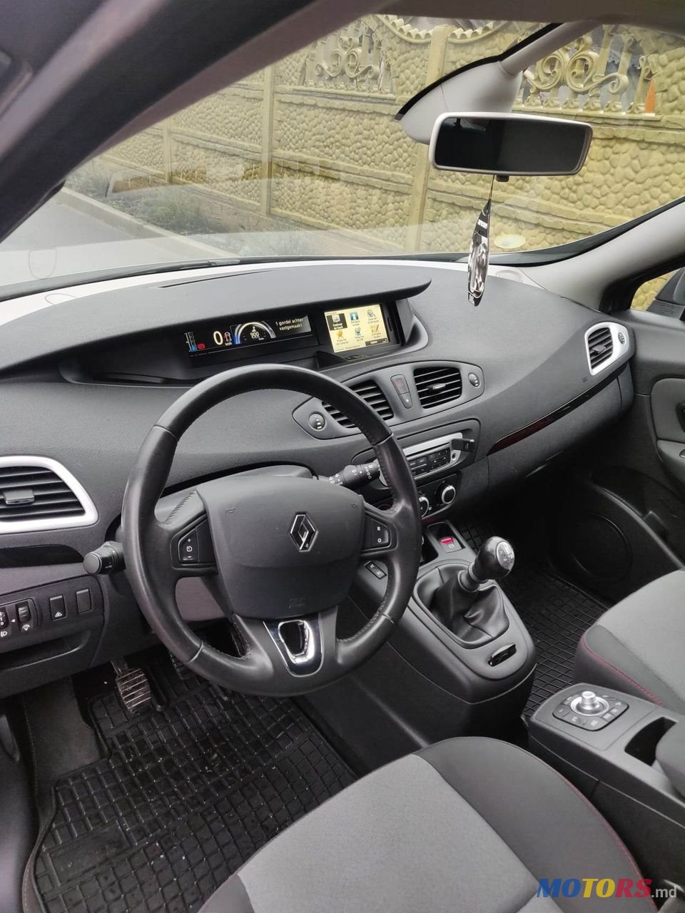 2013' Renault Scenic photo #5