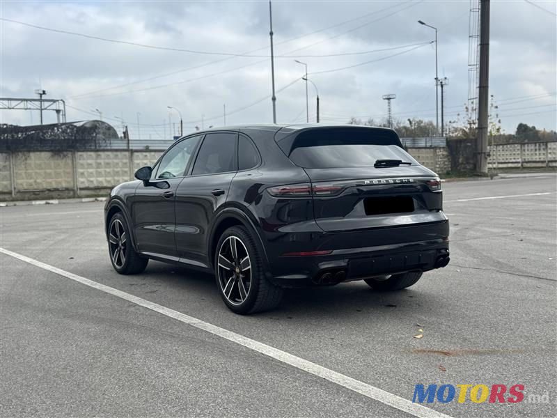 2019' Porsche Cayenne photo #2