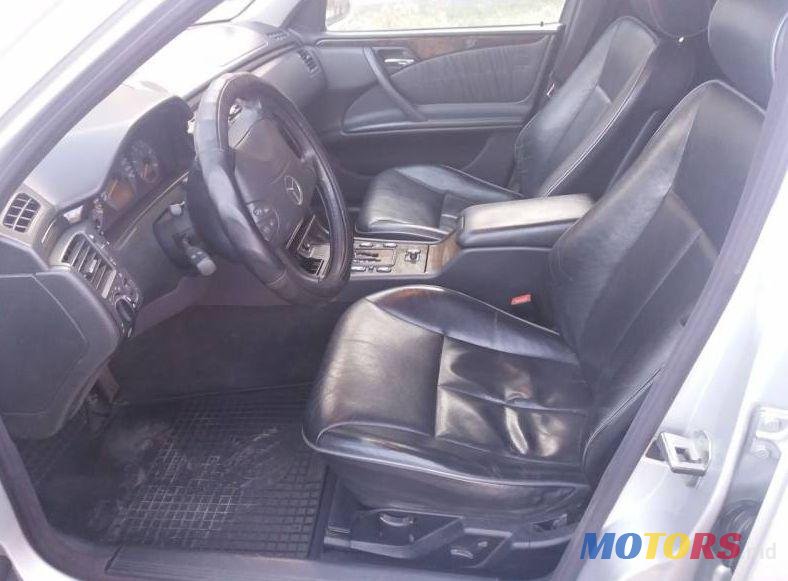 2000' Mercedes-Benz E photo #1