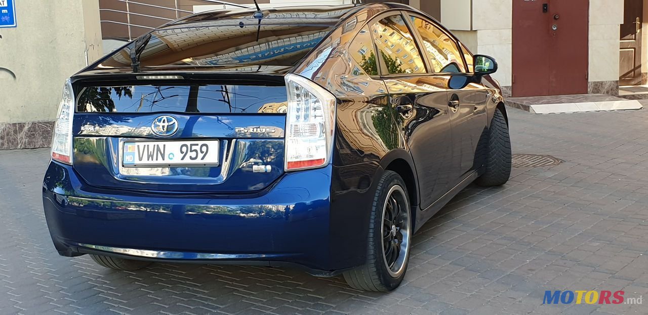 2010' Toyota Prius photo #3