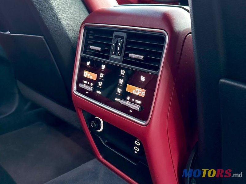 2021' Porsche Cayenne Coupe photo #4