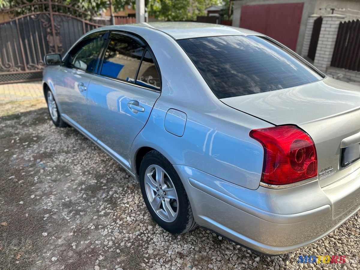 2005' Toyota Avensis photo #4