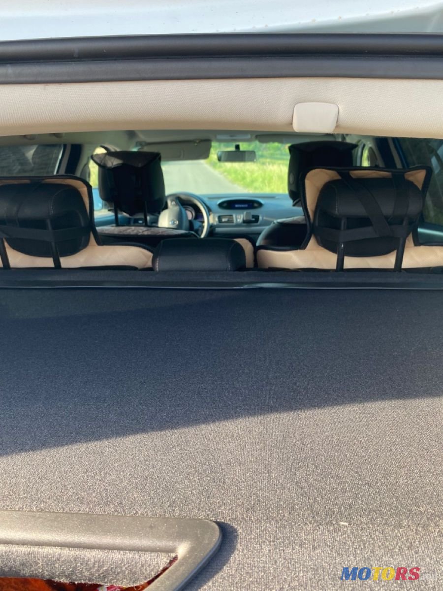 2012' Renault Megane photo #3