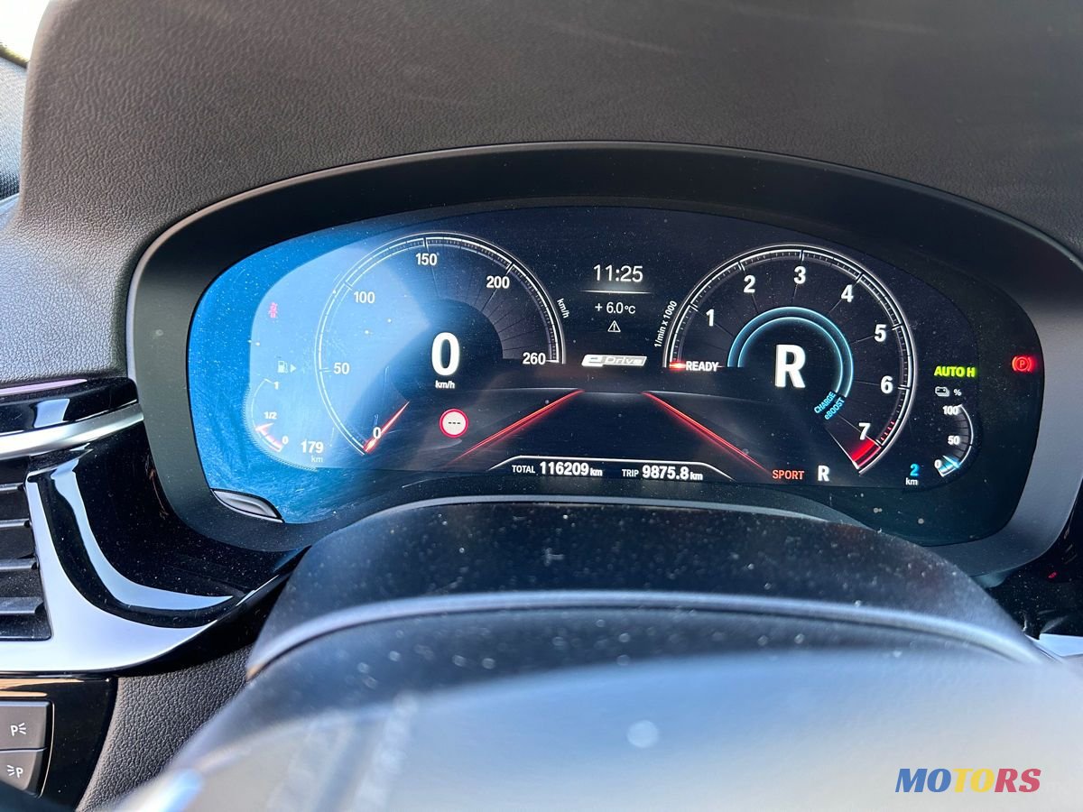 2019' BMW 5 Series photo #6