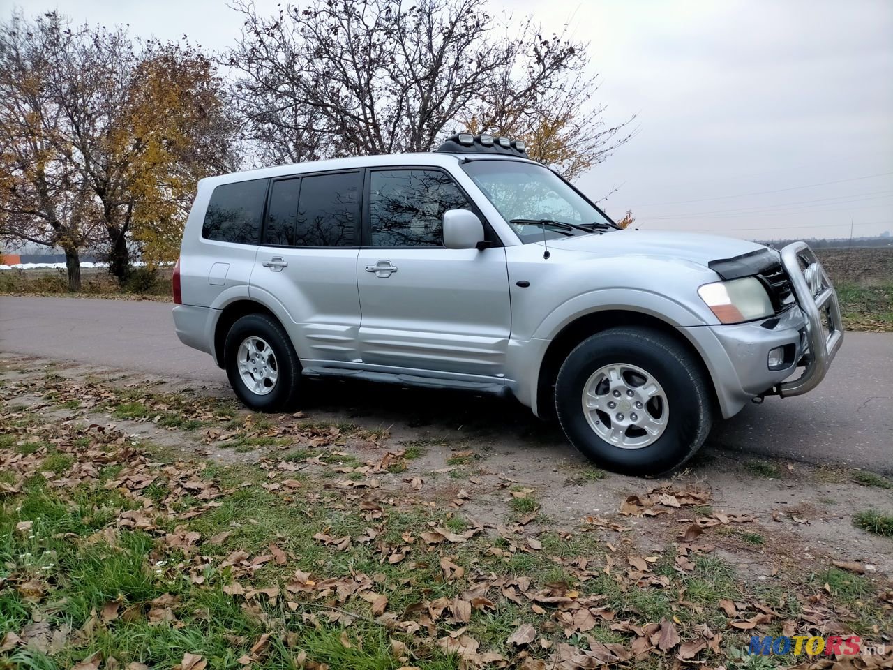 2001' Mitsubishi Pajero photo #1