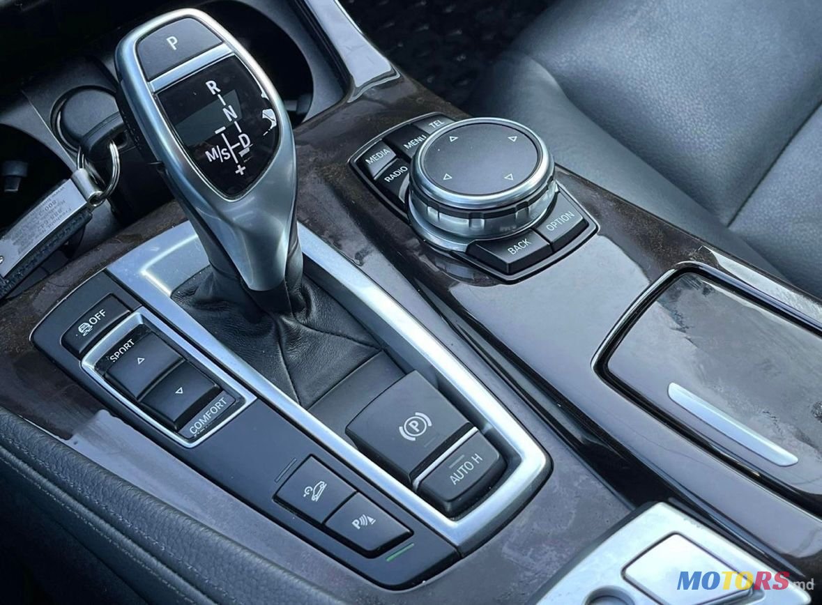 2015' BMW 5 Series photo #4