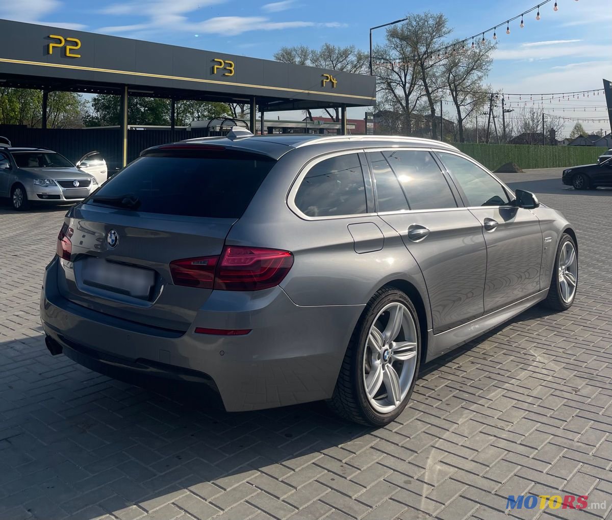 2015' BMW 5 Series Touring photo #3