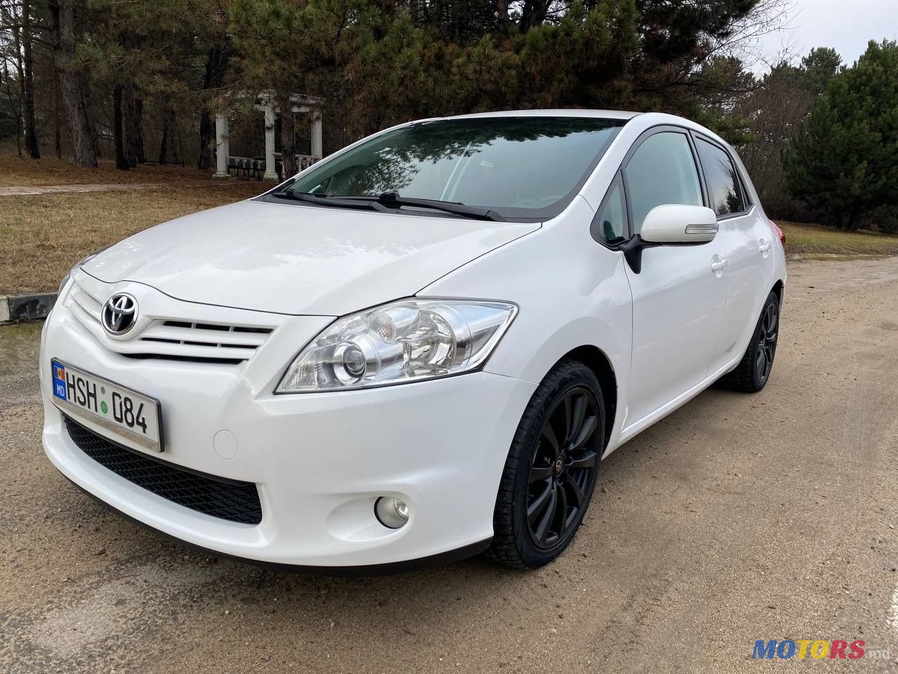 2011' Toyota Auris photo #1