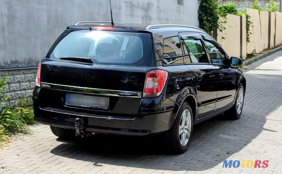 2008' Opel Astra photo #2