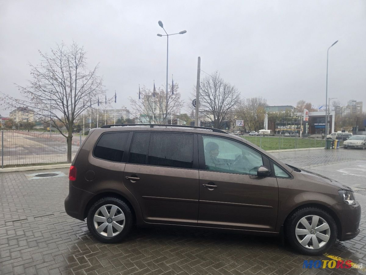 2010' Volkswagen Touran photo #3