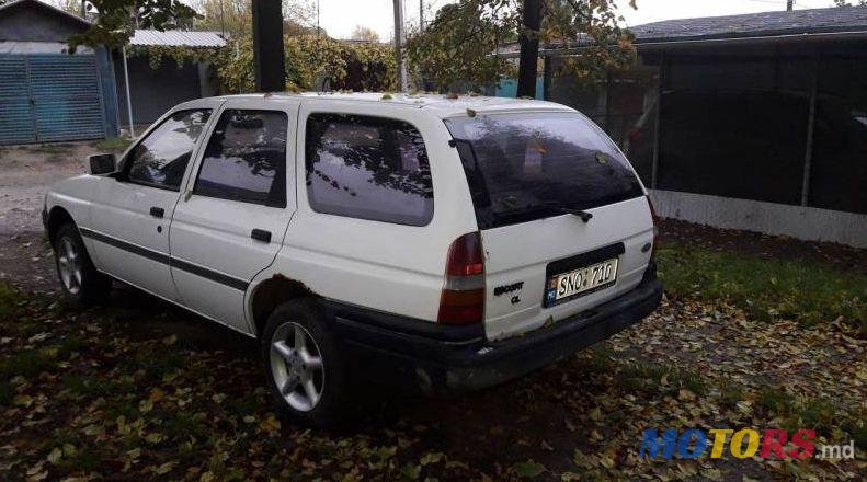 1992' Ford Escort photo #2
