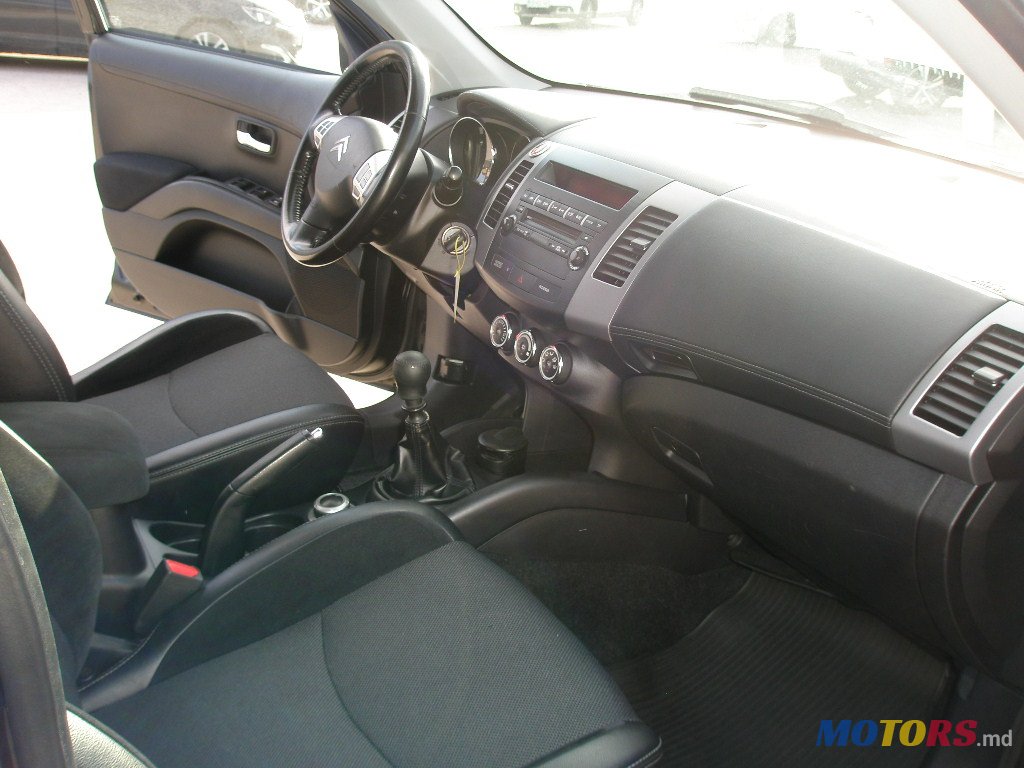 2010' Citroen C-Crosser 2.2 HDi FAP Tendance 4X4 photo #5