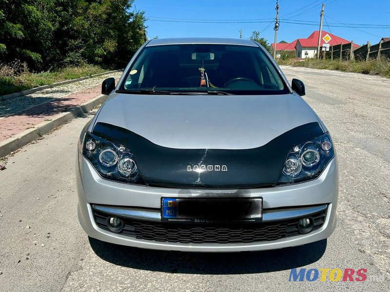 2010' Renault Laguna photo #1