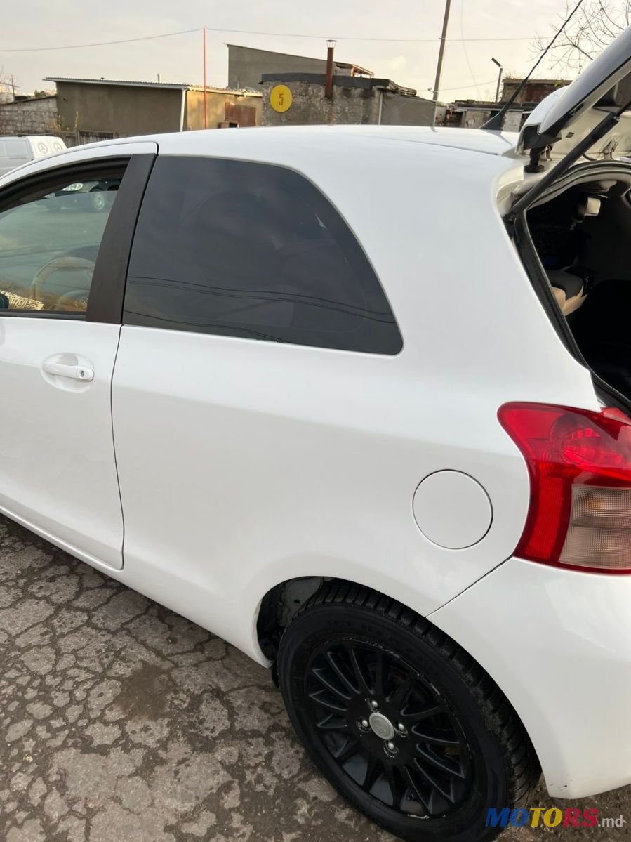 2008' Toyota Yaris photo #5