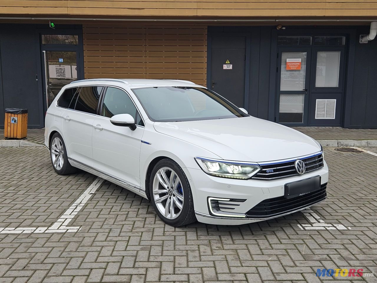 2015' Volkswagen Passat photo #1