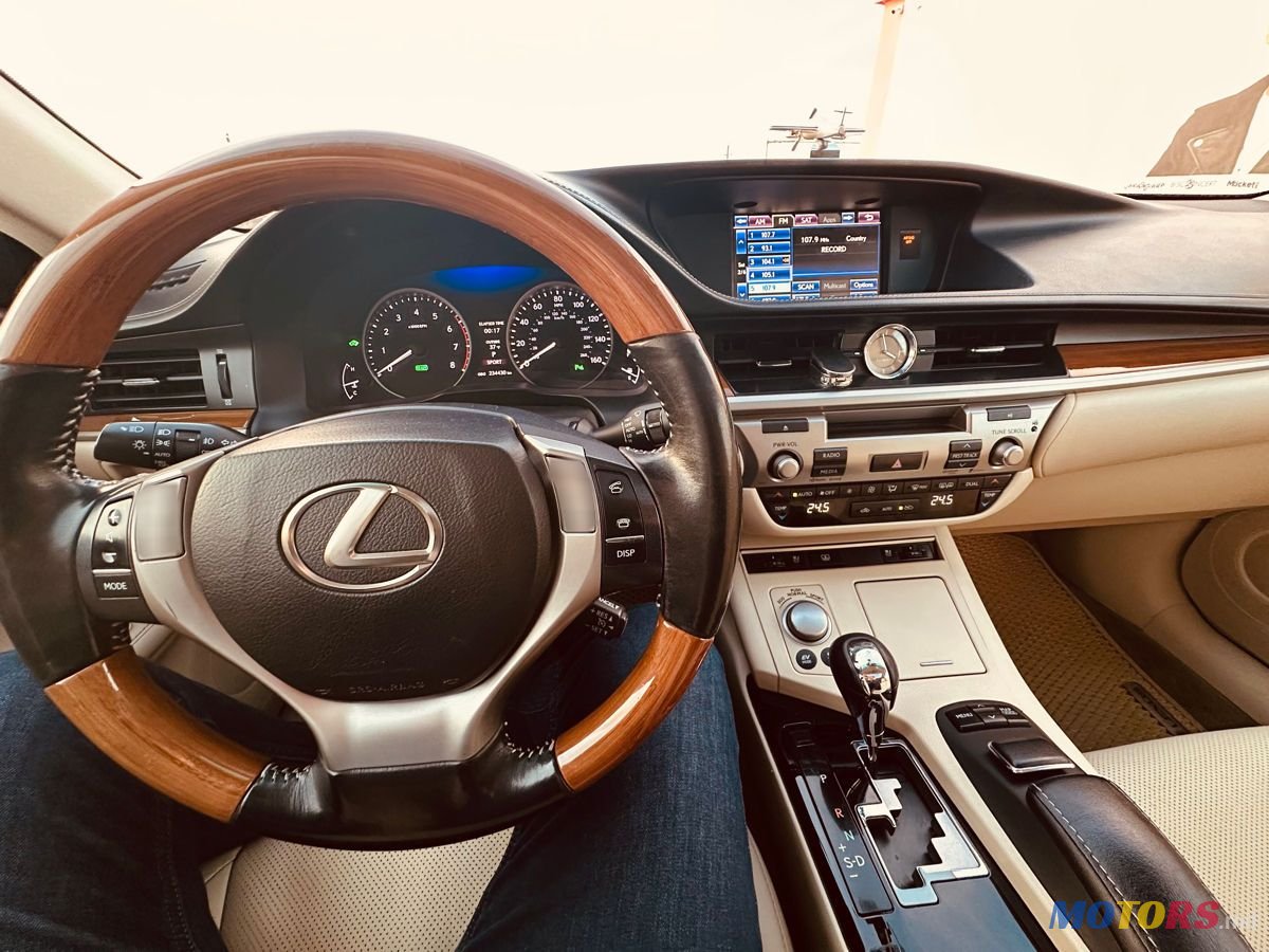 2014' Lexus Es Series photo #5