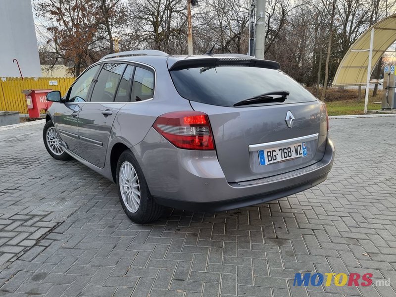 2011' Renault Laguna photo #3