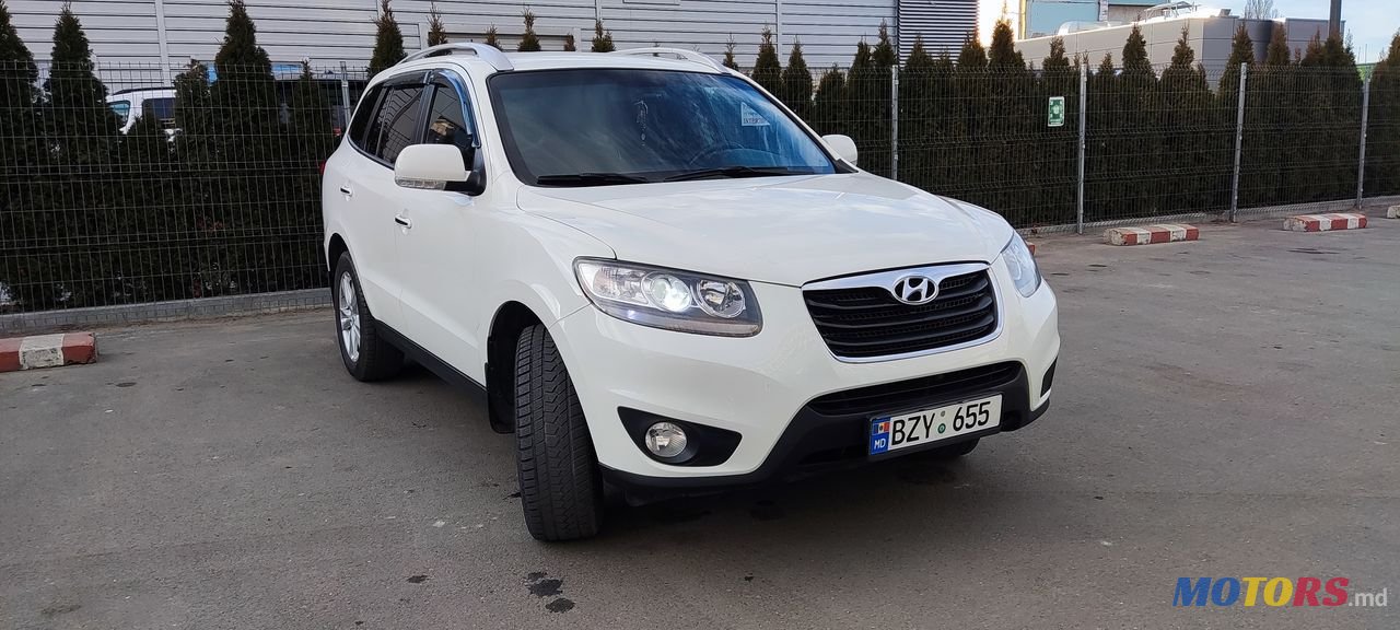 2011' Hyundai Santa Fe photo #2